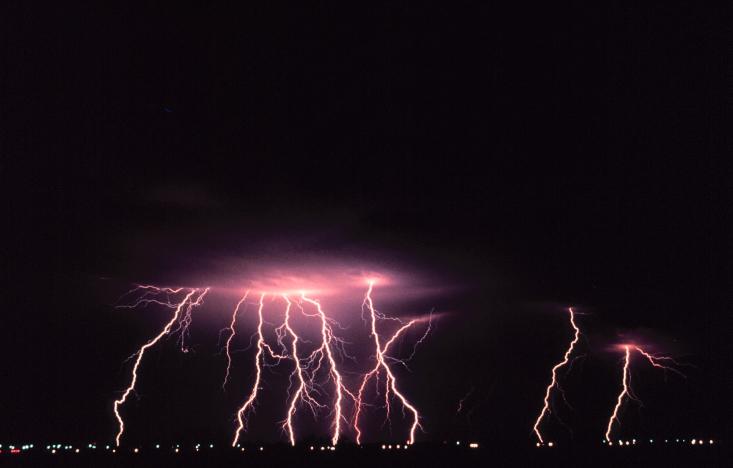 https://www.lameteo.org/images/news/norman-oklahoma-lightning-dangerous-66867.jpeg